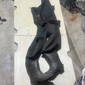 Men's Waders Sz 8 neoprene Bass pro shops